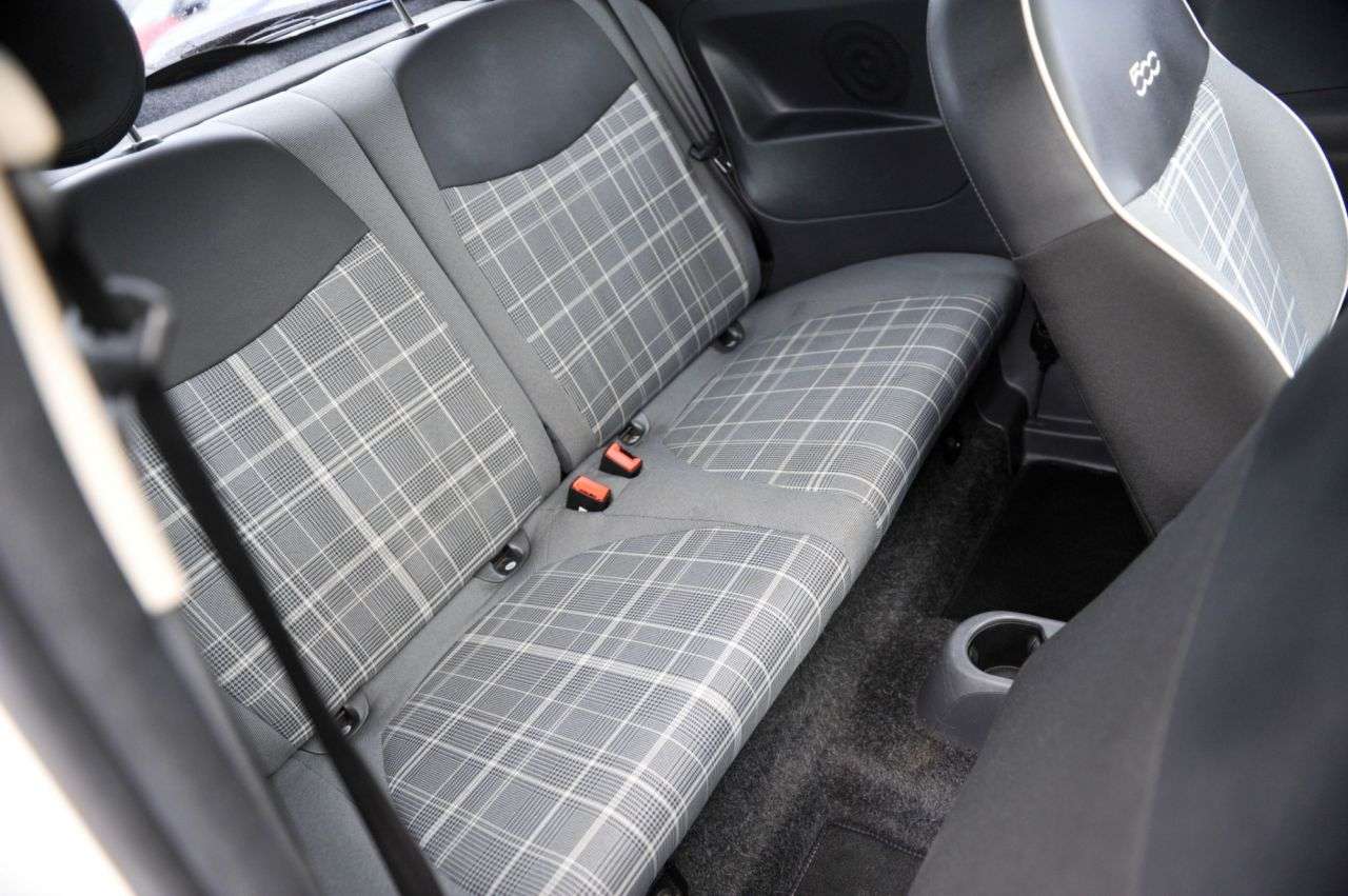 2017 FIAT 500 2017 FIAT 500