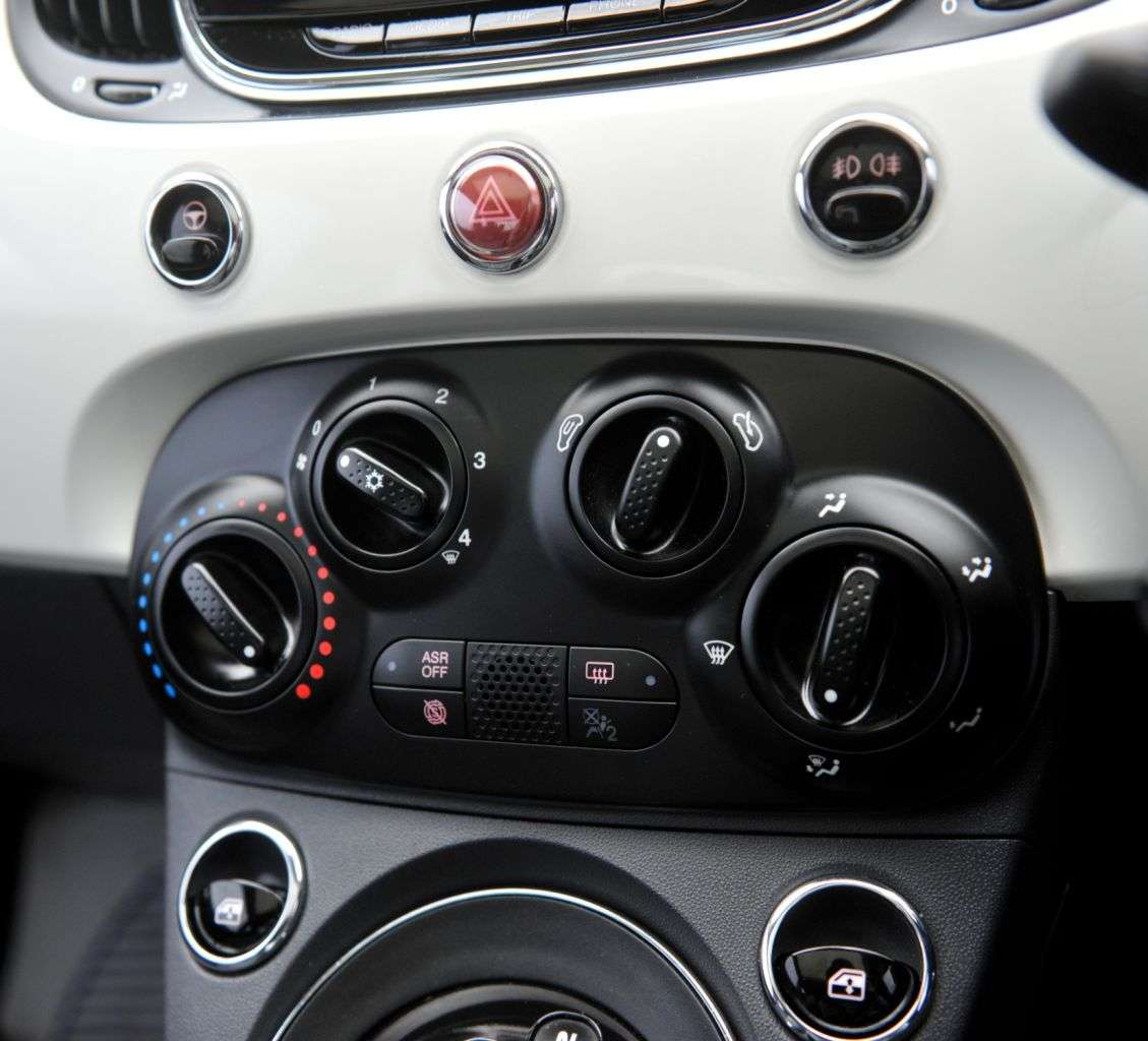 2017 FIAT 500 2017 FIAT 500