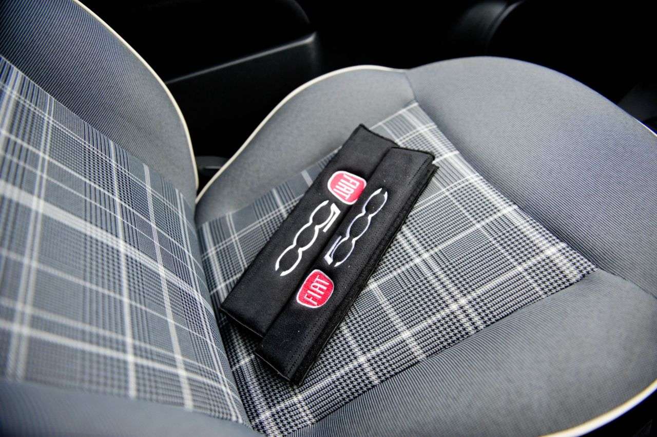 2017 FIAT 500 2017 FIAT 500