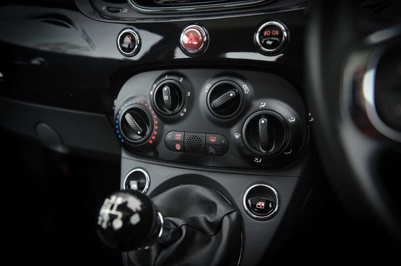 2017 FIAT 500 2017 FIAT 500