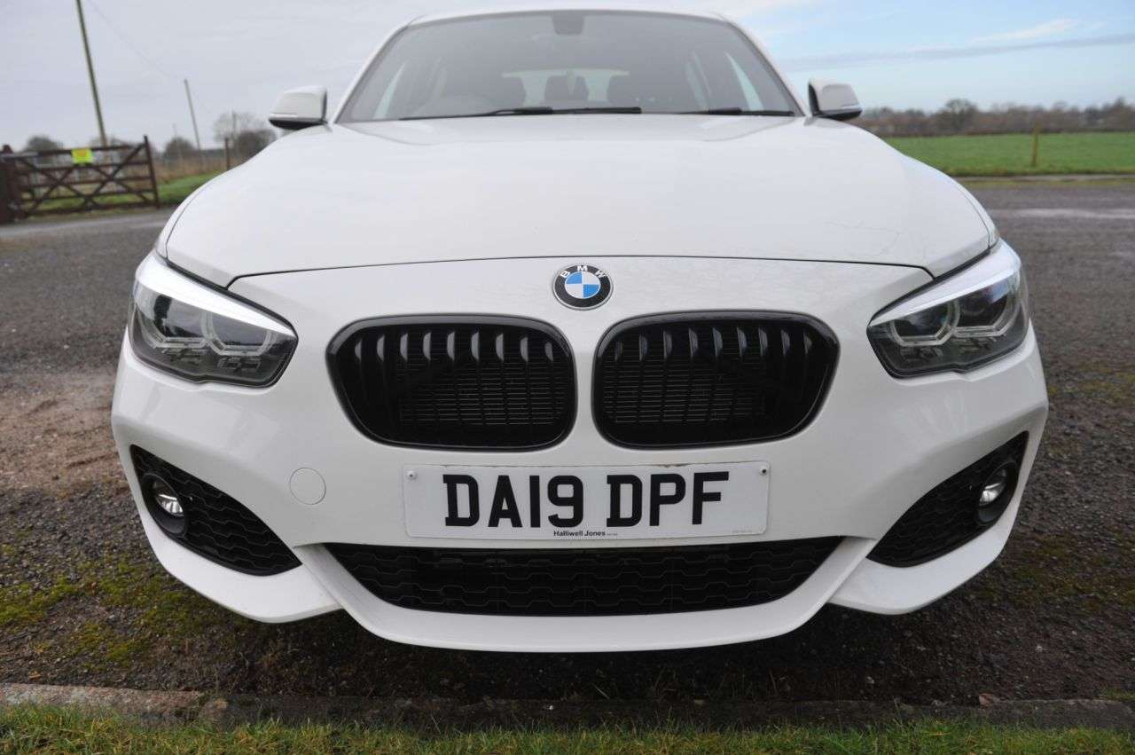 A 2019 BMW 1 SERIES 1.5 118i GPF M Sport Shadow Edition Hatchback 5dr Petrol Manual Euro 6 (s/s A 2019 BMW 1 SERIES 1.5 118i GPF M Sport Shadow Edition Hatchback 5dr Petrol Manual Euro 6 (s/s