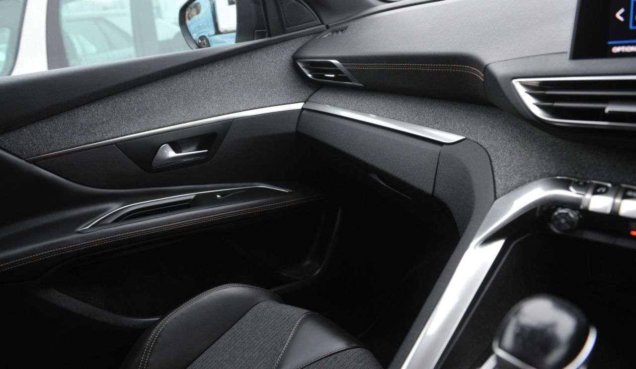 2018 PEUGEOT 3008 2018 PEUGEOT 3008