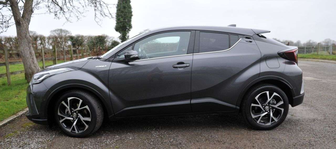 A 2021 TOYOTA C-HR 1.8 VVT-h GPF Design SUV 5dr Petrol Hybrid CVT Euro 6 (s/s) (122 ps) Low Mi A 2021 TOYOTA C-HR 1.8 VVT-h GPF Design SUV 5dr Petrol Hybrid CVT Euro 6 (s/s) (122 ps) Low Mi