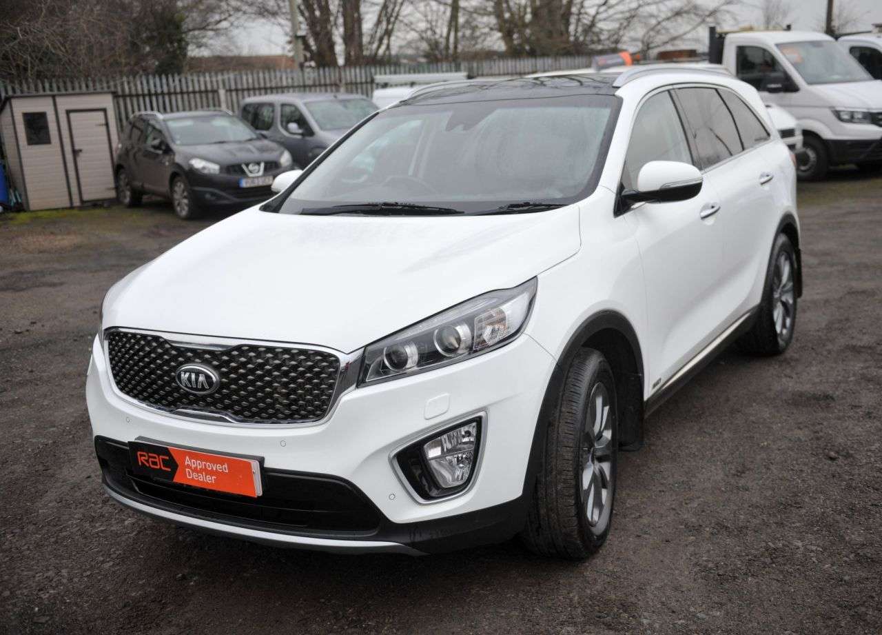 A 2015 KIA SORENTO 2.2 CRDi KX-3 SUV 5dr Diesel Manual AWD Euro 6 (s/s) (197 bhp) A 2015 KIA SORENTO 2.2 CRDi KX-3 SUV 5dr Diesel Manual AWD Euro 6 (s/s) (197 bhp)
