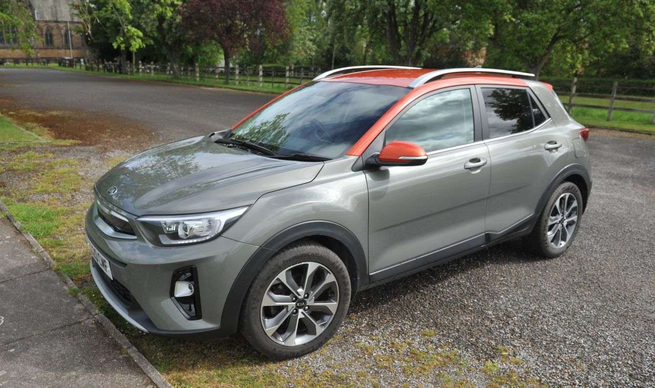 A 2020 KIA STONIC 1.0 T-GDi 4 SUV 5dr Petrol DCT Euro 6 (s/s) (118 bhp) Auto Gearbox A 2020 KIA STONIC 1.0 T-GDi 4 SUV 5dr Petrol DCT Euro 6 (s/s) (118 bhp) Auto Gearbox
