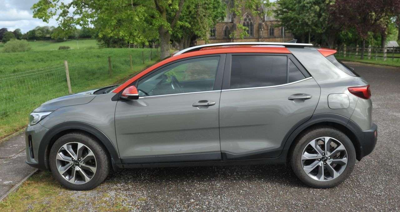 A 2020 KIA STONIC 1.0 T-GDi 4 SUV 5dr Petrol DCT Euro 6 (s/s) (118 bhp) Auto Gearbox A 2020 KIA STONIC 1.0 T-GDi 4 SUV 5dr Petrol DCT Euro 6 (s/s) (118 bhp) Auto Gearbox
