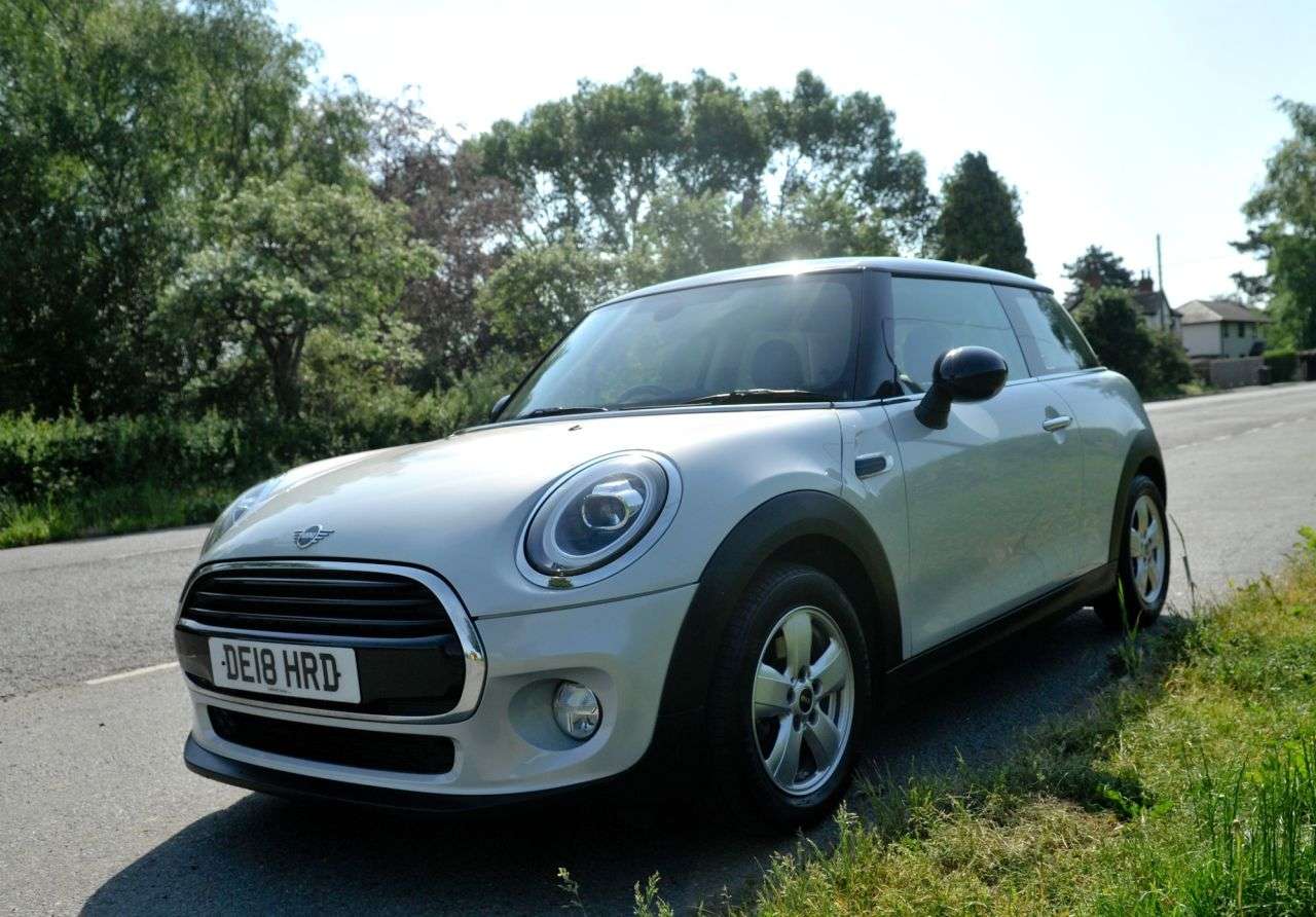 A 2018 MINI HATCH 1.5 Cooper Hatchback 3dr Petrol Manual Euro 6 (s/s) (136 ps) Low Mileage A 2018 MINI HATCH 1.5 Cooper Hatchback 3dr Petrol Manual Euro 6 (s/s) (136 ps) Low Mileage