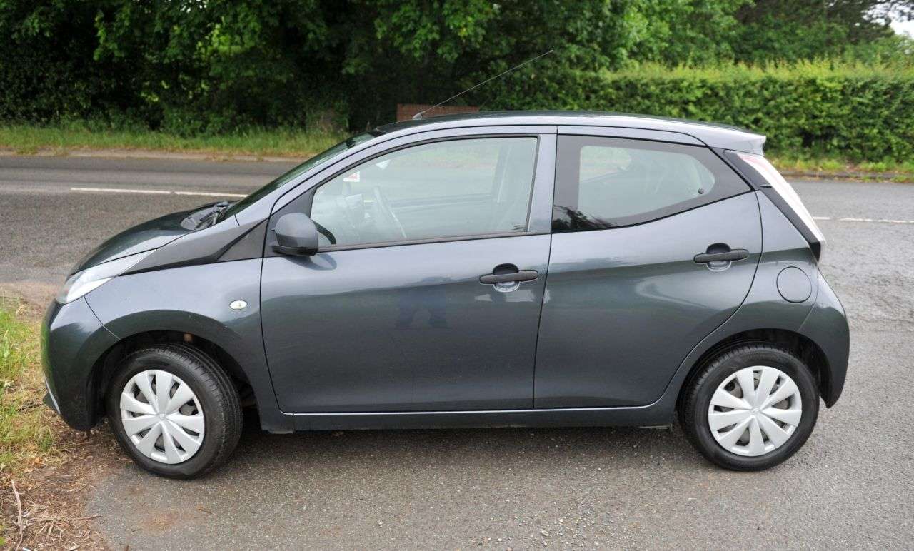 A 2014 TOYOTA AYGO 1.0 VVT-i x Hatchback 5dr Petrol Manual Euro 5 Euro 5 (68 ps) Great Conditi A 2014 TOYOTA AYGO 1.0 VVT-i x Hatchback 5dr Petrol Manual Euro 5 Euro 5 (68 ps) Great Conditi