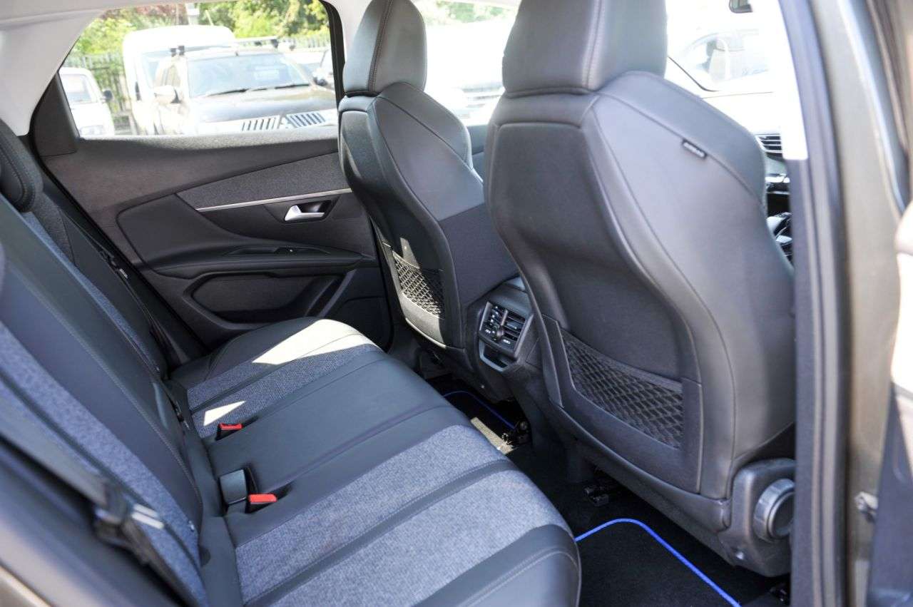 2020 PEUGEOT 3008 2020 PEUGEOT 3008