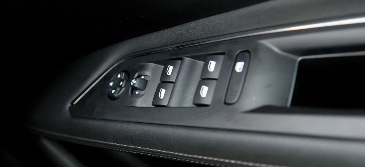 2020 PEUGEOT 3008 2020 PEUGEOT 3008