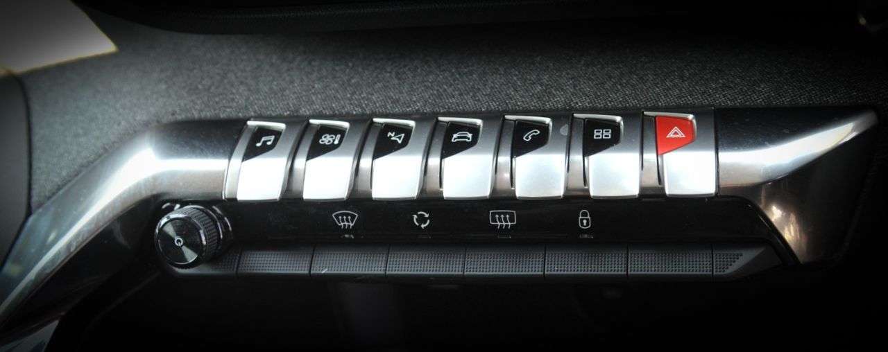2020 PEUGEOT 3008 2020 PEUGEOT 3008
