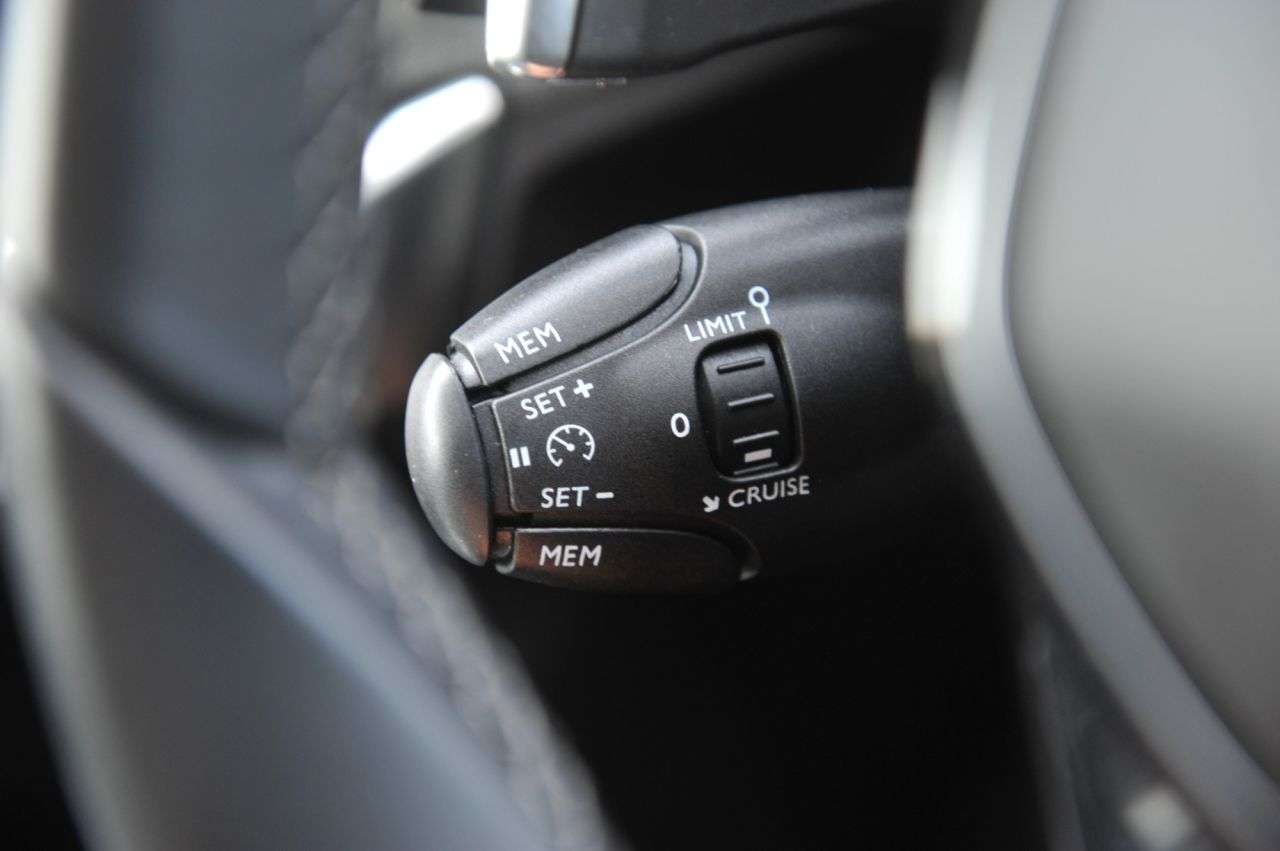 2020 PEUGEOT 3008 2020 PEUGEOT 3008
