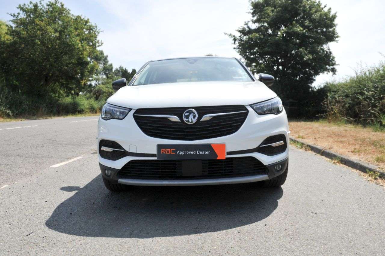 A 2018 VAUXHALL GRANDLAND X 1.2 Turbo Elite Nav SUV 5dr Petrol Auto Euro 6 (s/s) (130 ps) Sat Nav, Park A 2018 VAUXHALL GRANDLAND X 1.2 Turbo Elite Nav SUV 5dr Petrol Auto Euro 6 (s/s) (130 ps) Sat Nav, Park