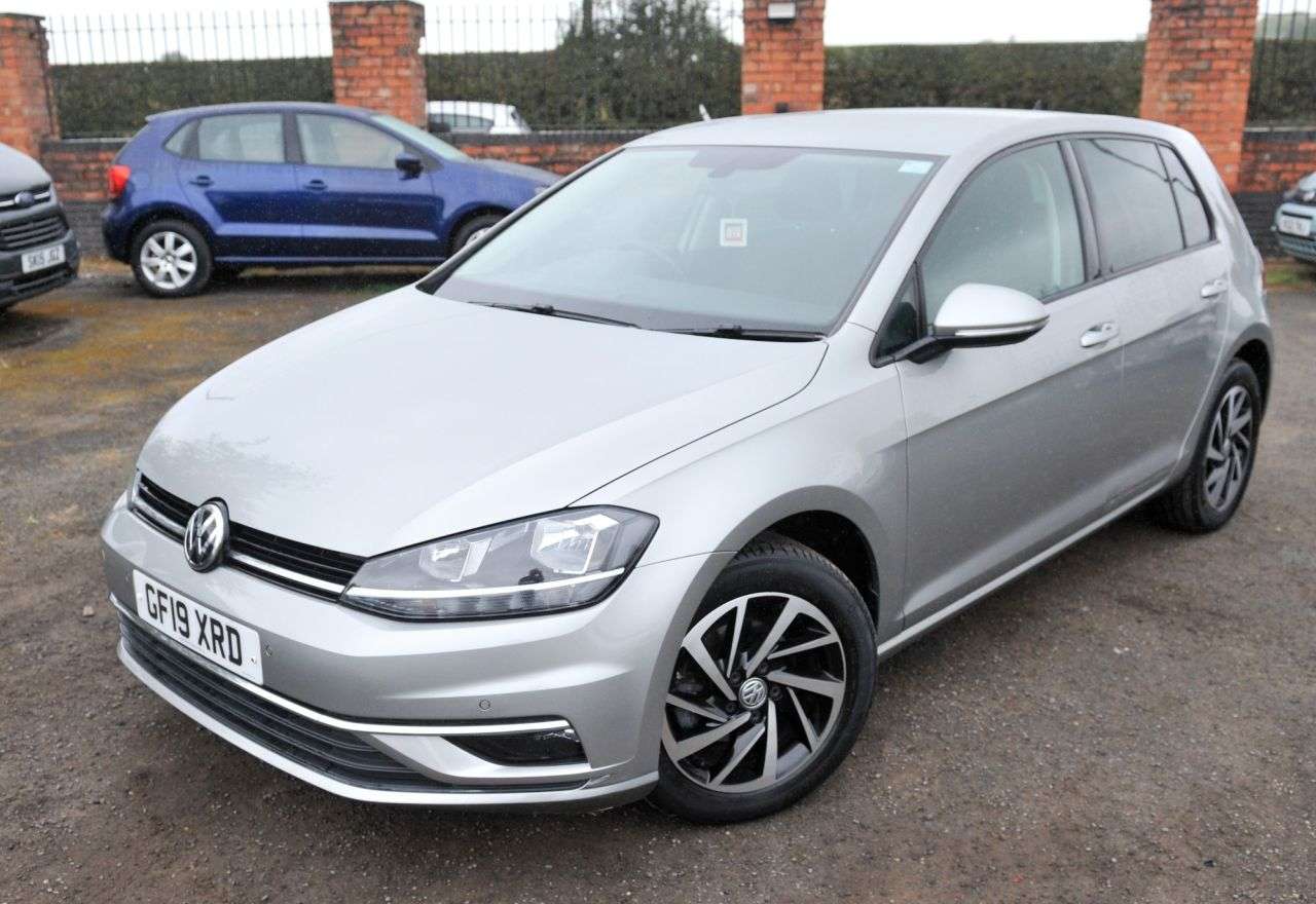 A 2019 VOLKSWAGEN GOLF 1.0 TSI Match Hatchback 5dr Petrol DSG Automatic Euro 6 ULEZ (s/s) (115 ps) A 2019 VOLKSWAGEN GOLF 1.0 TSI Match Hatchback 5dr Petrol DSG Automatic Euro 6 ULEZ (s/s) (115 ps)
