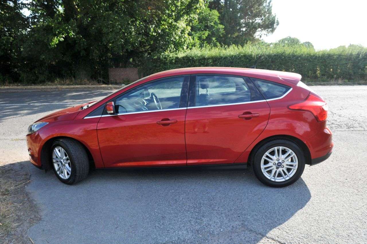 A 2012 FORD FOCUS 1.6 Titanium Hatchback 5dr Petrol Powershift Automatic Euro 5 (125 ps) A 2012 FORD FOCUS 1.6 Titanium Hatchback 5dr Petrol Powershift Automatic Euro 5 (125 ps)