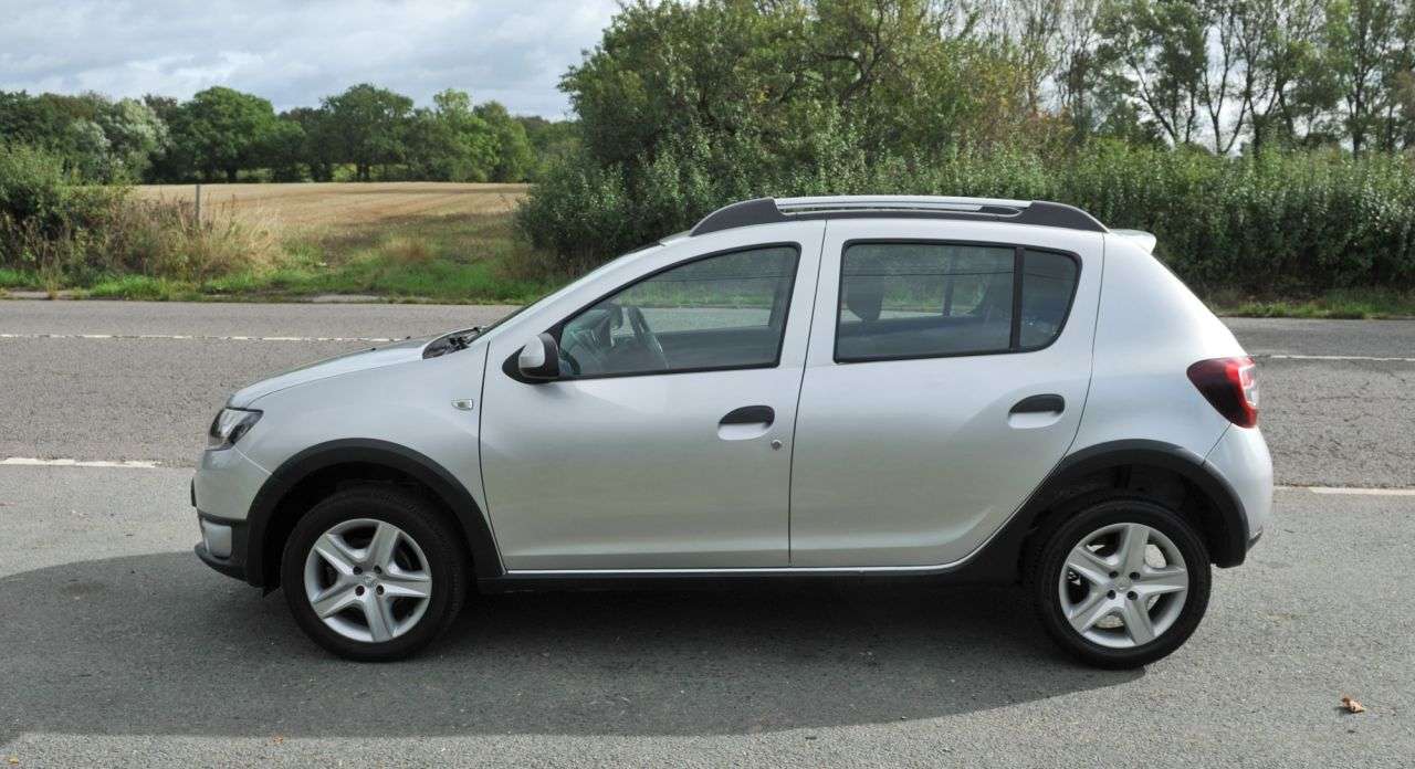 A 2016 DACIA SANDERO STEPWAY AMBIANCE TCE A 2016 DACIA SANDERO STEPWAY AMBIANCE TCE