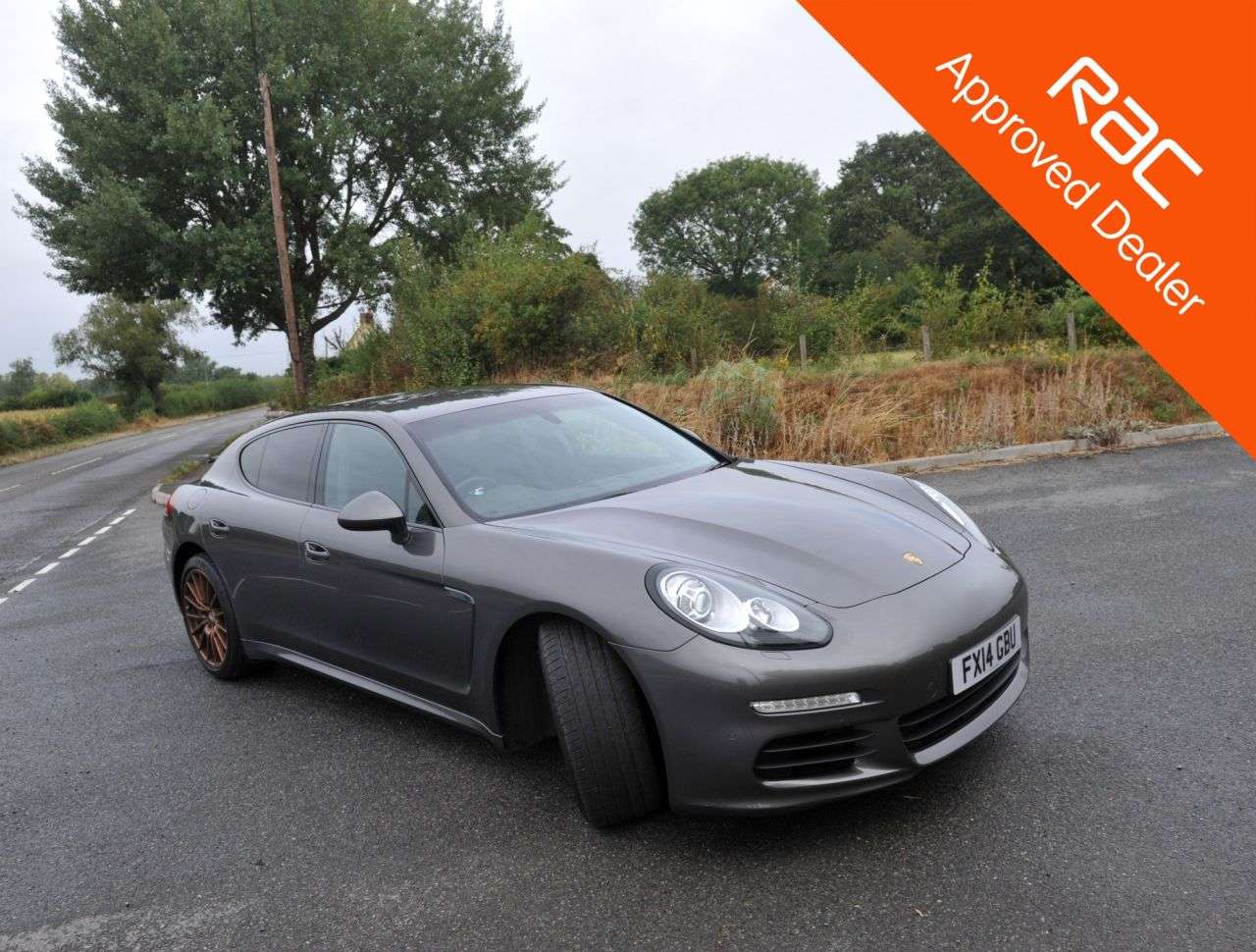 A 2014 PORSCHE PANAMERA 3.0D V6 Hatchback 5dr Diesel TiptronicS Euro 5 (s/s) (300 ps) Lots of histo A 2014 PORSCHE PANAMERA 3.0D V6 Hatchback 5dr Diesel TiptronicS Euro 5 (s/s) (300 ps) Lots of histo