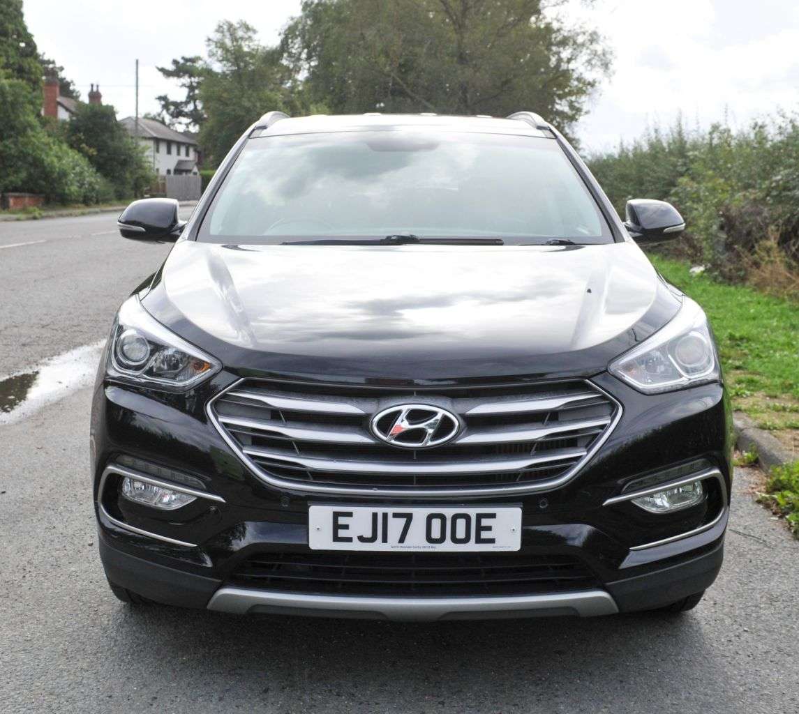 A 2017 HYUNDAI SANTA FE 2.2 CRDi Blue Drive Premium SUV 5dr Diesel Automatic 4WD Euro 6 (s/s) (200 A 2017 HYUNDAI SANTA FE 2.2 CRDi Blue Drive Premium SUV 5dr Diesel Automatic 4WD Euro 6 (s/s) (200