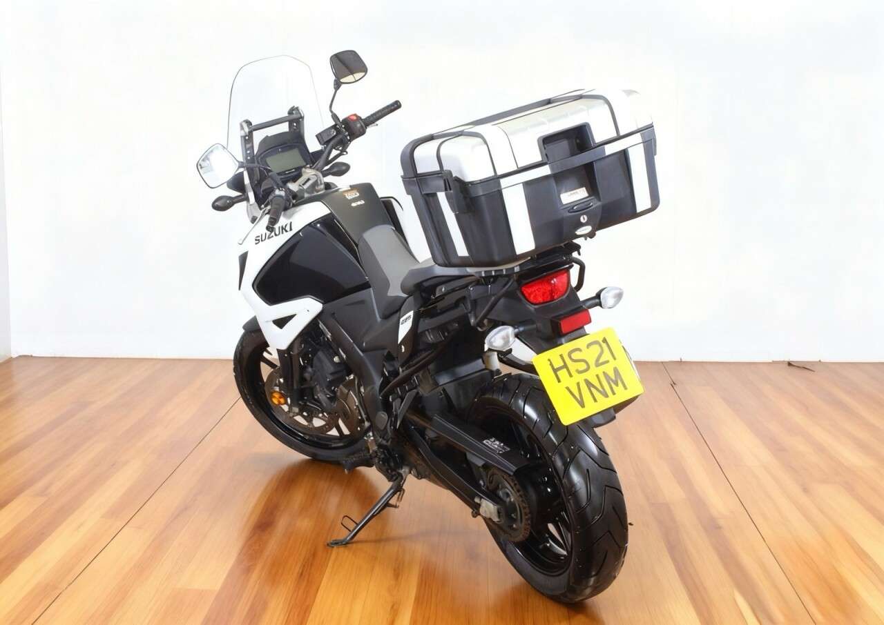 A 2021 SUZUKI V-STROM 1050 1037cc V-STROM DL 1050 RQ M0 108 BHP A 2021 SUZUKI V-STROM 1050 1037cc V-STROM DL 1050 RQ M0 108 BHP