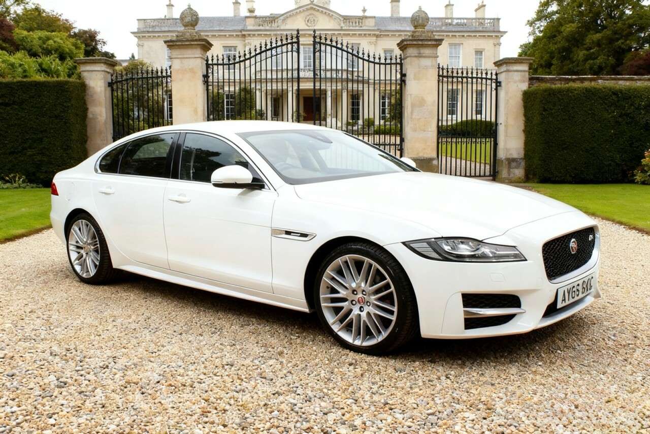 A 2016 JAGUAR XF 2.0d R-Sport Saloon 4dr Diesel Auto Euro 6 (s/s) (180 ps) A 2016 JAGUAR XF 2.0d R-Sport Saloon 4dr Diesel Auto Euro 6 (s/s) (180 ps)