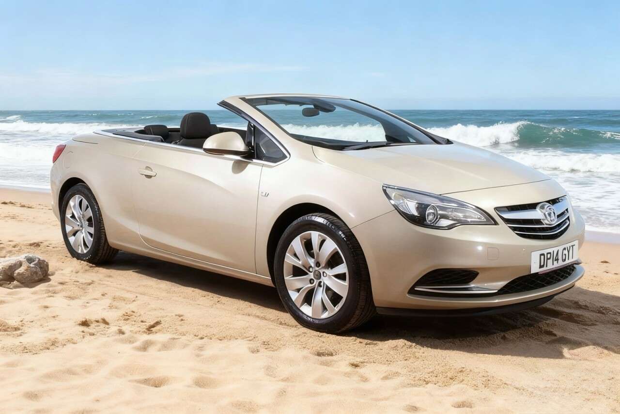 A 2014 VAUXHALL CASCADA 1.4T SE Convertible 2dr Petrol Manual Euro 5 (s/s) (140 ps) A 2014 VAUXHALL CASCADA 1.4T SE Convertible 2dr Petrol Manual Euro 5 (s/s) (140 ps)