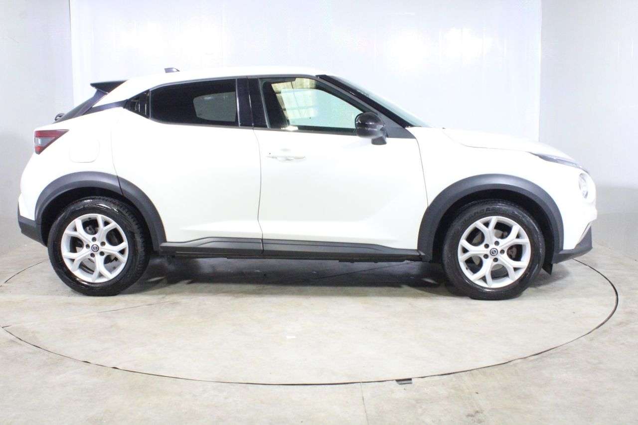 A 2020 NISSAN JUKE 1.0 DIG-T N-Connecta SUV 5dr Petrol Manual Euro 6 (s/s) (117 ps) A 2020 NISSAN JUKE 1.0 DIG-T N-Connecta SUV 5dr Petrol Manual Euro 6 (s/s) (117 ps)
