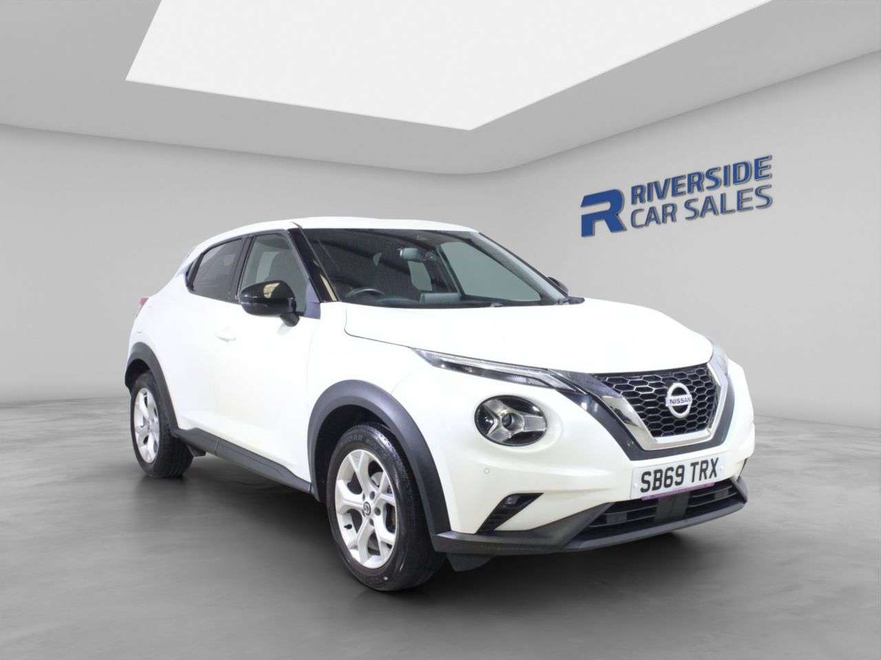 A 2020 NISSAN JUKE 1.0 DIG-T N-Connecta SUV 5dr Petrol Manual Euro 6 (s/s) (117 ps) A 2020 NISSAN JUKE 1.0 DIG-T N-Connecta SUV 5dr Petrol Manual Euro 6 (s/s) (117 ps)