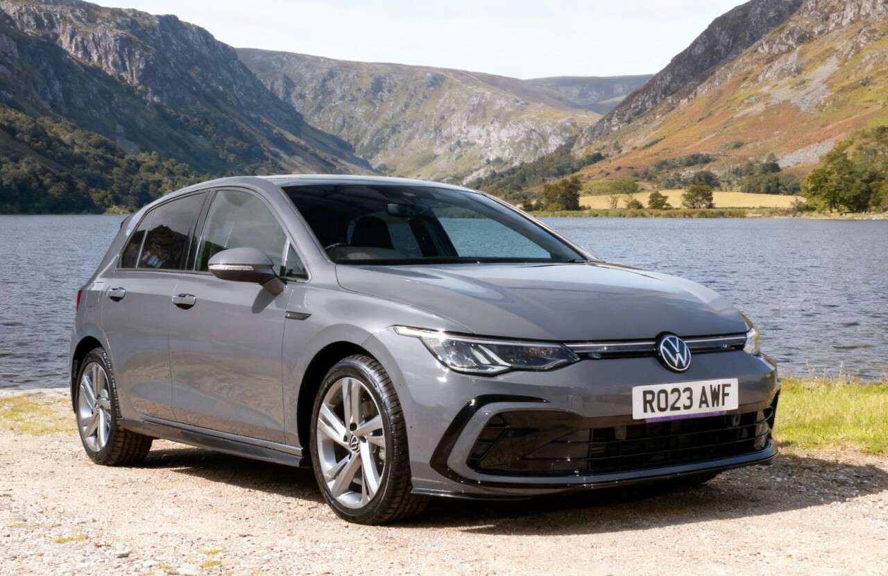 A 2023 VOLKSWAGEN GOLF 1.5 TSI R-Line Hatchback 5dr Petrol Manual Euro 6 (s/s) (130 ps) A 2023 VOLKSWAGEN GOLF 1.5 TSI R-Line Hatchback 5dr Petrol Manual Euro 6 (s/s) (130 ps)