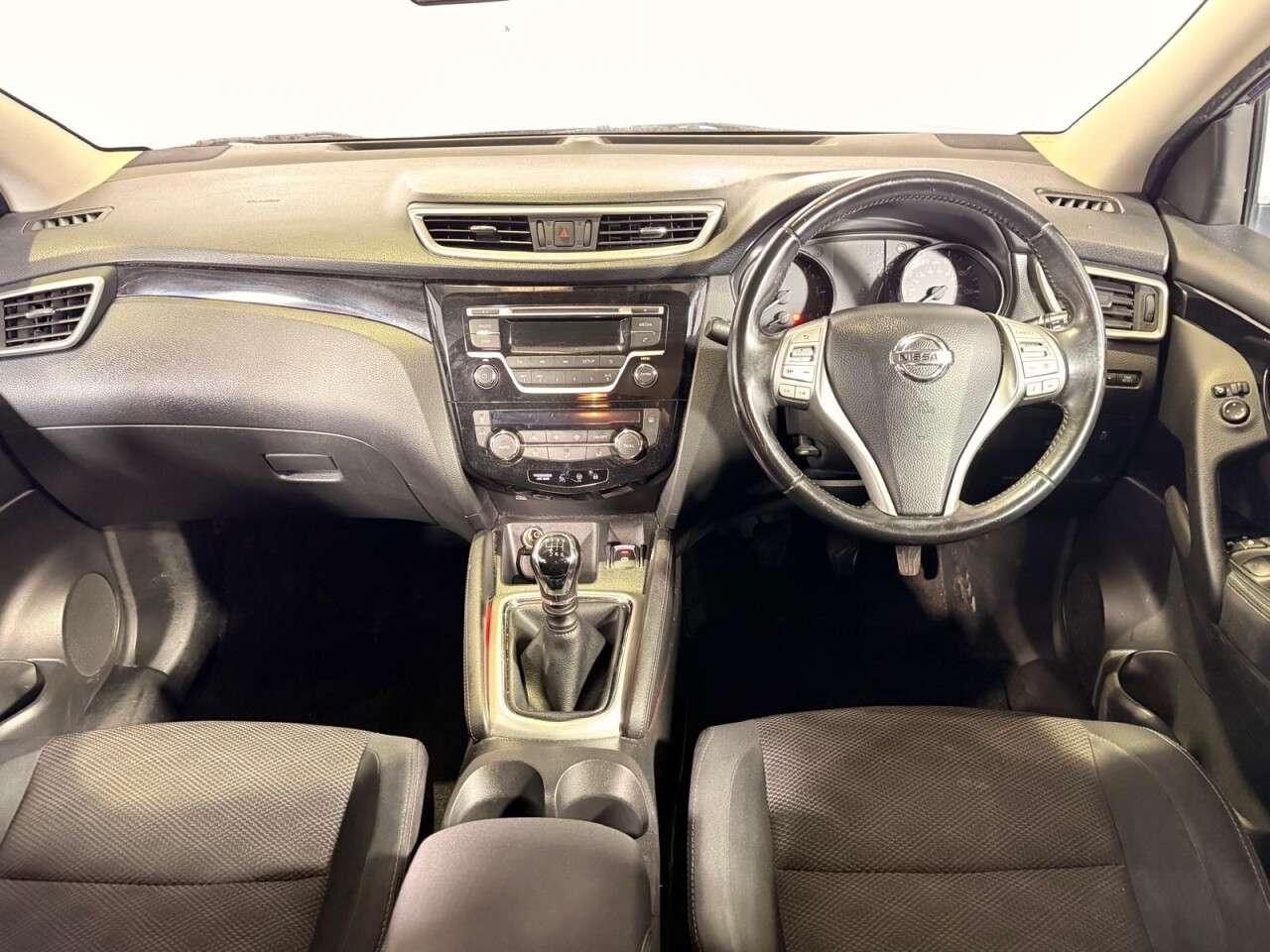 A 2014 NISSAN QASHQAI 1.6 dCi Acenta SUV 5dr Diesel Manual 2WD Euro 5 (s/s) (130 ps) A 2014 NISSAN QASHQAI 1.6 dCi Acenta SUV 5dr Diesel Manual 2WD Euro 5 (s/s) (130 ps)