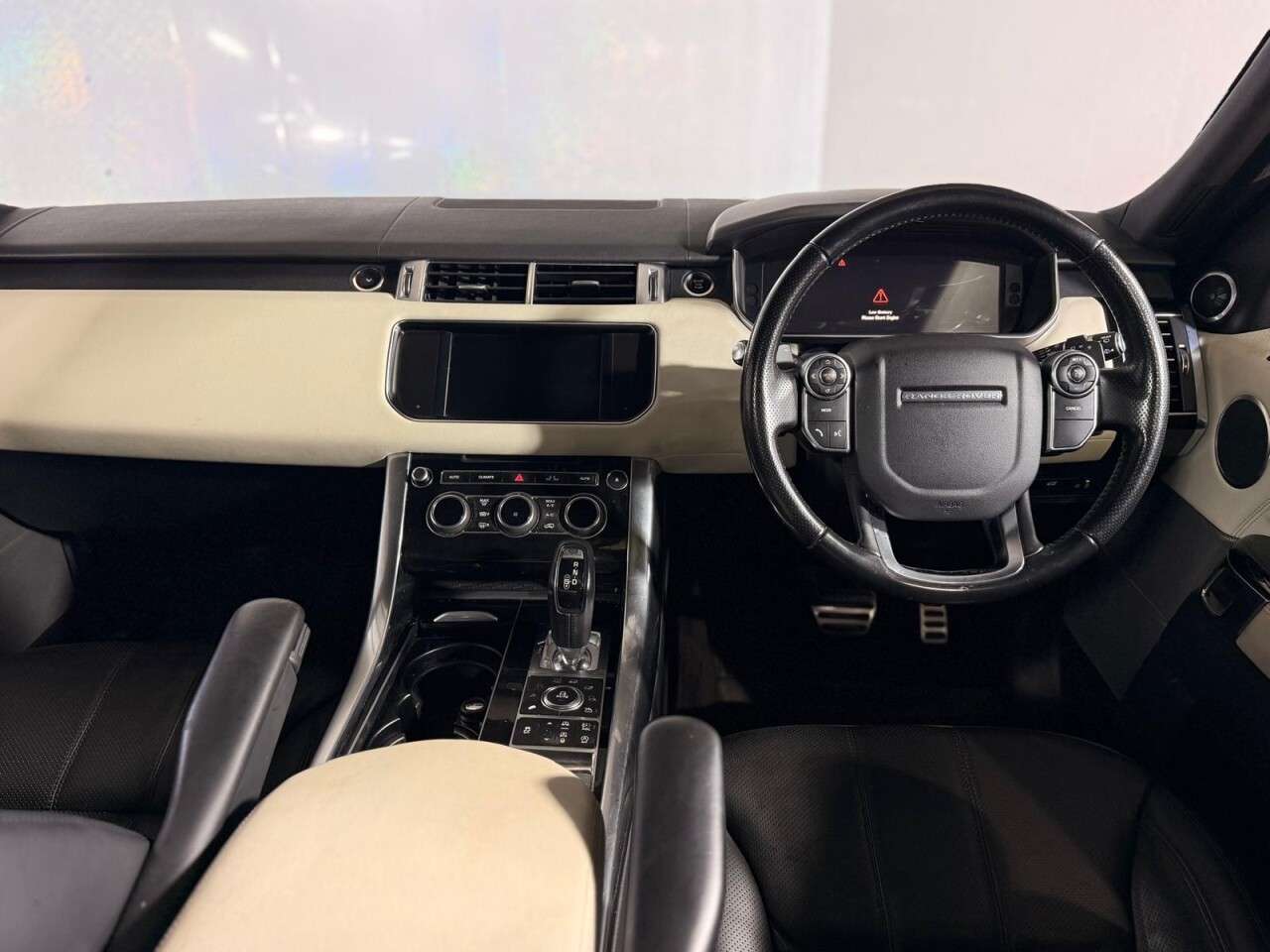 A 2014 LAND ROVER RANGE ROVER SPORT 3.0 SD V6 HSE Dynamic SUV 5dr Diesel Auto 4WD Euro 5 (s/s) (292 ps) A 2014 LAND ROVER RANGE ROVER SPORT 3.0 SD V6 HSE Dynamic SUV 5dr Diesel Auto 4WD Euro 5 (s/s) (292 ps)