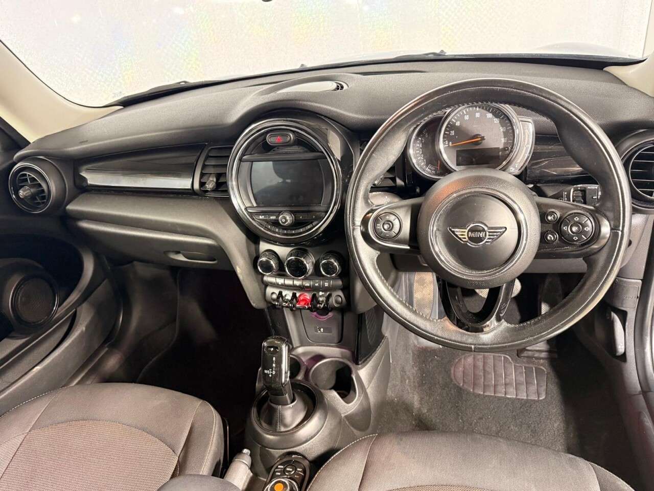 A 2018 MINI HATCH 1.5 Cooper Hatchback 3dr Petrol Steptronic Euro 6 (s/s) (136 ps) A 2018 MINI HATCH 1.5 Cooper Hatchback 3dr Petrol Steptronic Euro 6 (s/s) (136 ps)