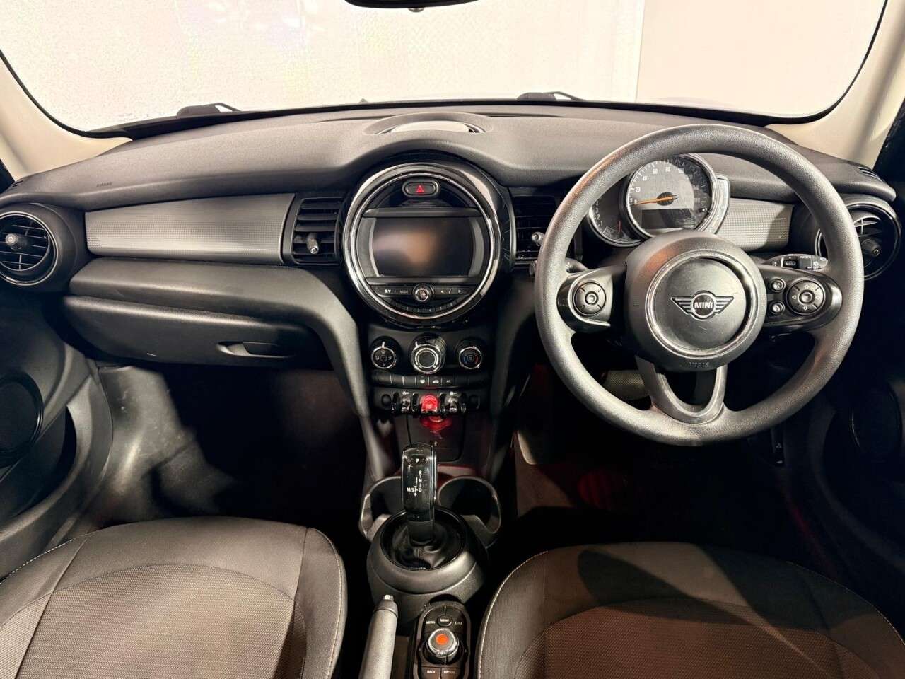 A 2019 MINI HATCH 1.5 Cooper Classic Hatchback 5dr Petrol Steptronic Euro 6 (s/s) (136 ps) A 2019 MINI HATCH 1.5 Cooper Classic Hatchback 5dr Petrol Steptronic Euro 6 (s/s) (136 ps)