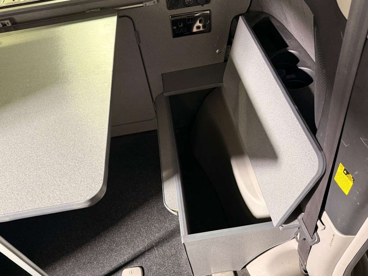 2007 TOYOTA ALPHARD CAMPERVAN 2007 TOYOTA ALPHARD CAMPERVAN