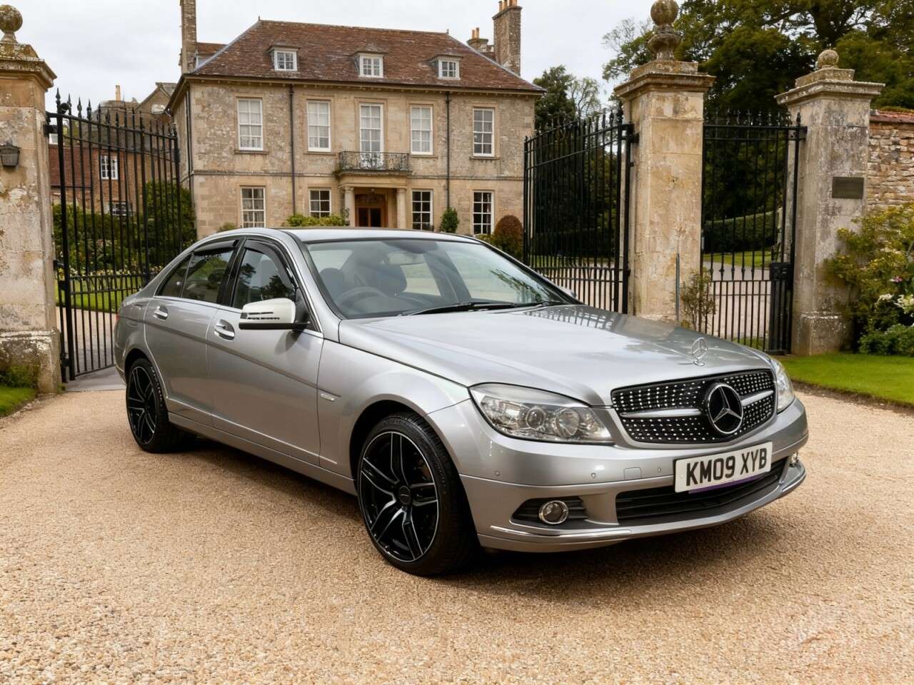 A 2009 MERCEDES-BENZ C-CLASS 2.1 C200 CDI Elegance Saloon 4dr Diesel Auto Euro 4 (136 ps) A 2009 MERCEDES-BENZ C-CLASS 2.1 C200 CDI Elegance Saloon 4dr Diesel Auto Euro 4 (136 ps)