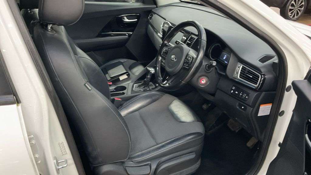 A 2019 KIA NIRO 1.6h GDi GPF 2 SUV 5dr Petrol Hybrid DCT Euro 6 (s/s) (139 bhp) A 2019 KIA NIRO 1.6h GDi GPF 2 SUV 5dr Petrol Hybrid DCT Euro 6 (s/s) (139 bhp)