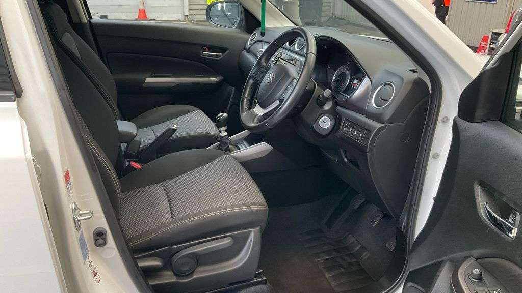 A 2021 SUZUKI VITARA 1.4 Boosterjet MHEV SZ-T SUV 5dr Petrol Hybrid Manual Euro 6 (s/s) (129 ps) A 2021 SUZUKI VITARA 1.4 Boosterjet MHEV SZ-T SUV 5dr Petrol Hybrid Manual Euro 6 (s/s) (129 ps)