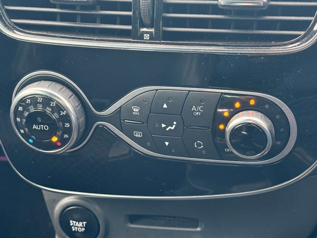 2018 RENAULT CLIO 2018 RENAULT CLIO