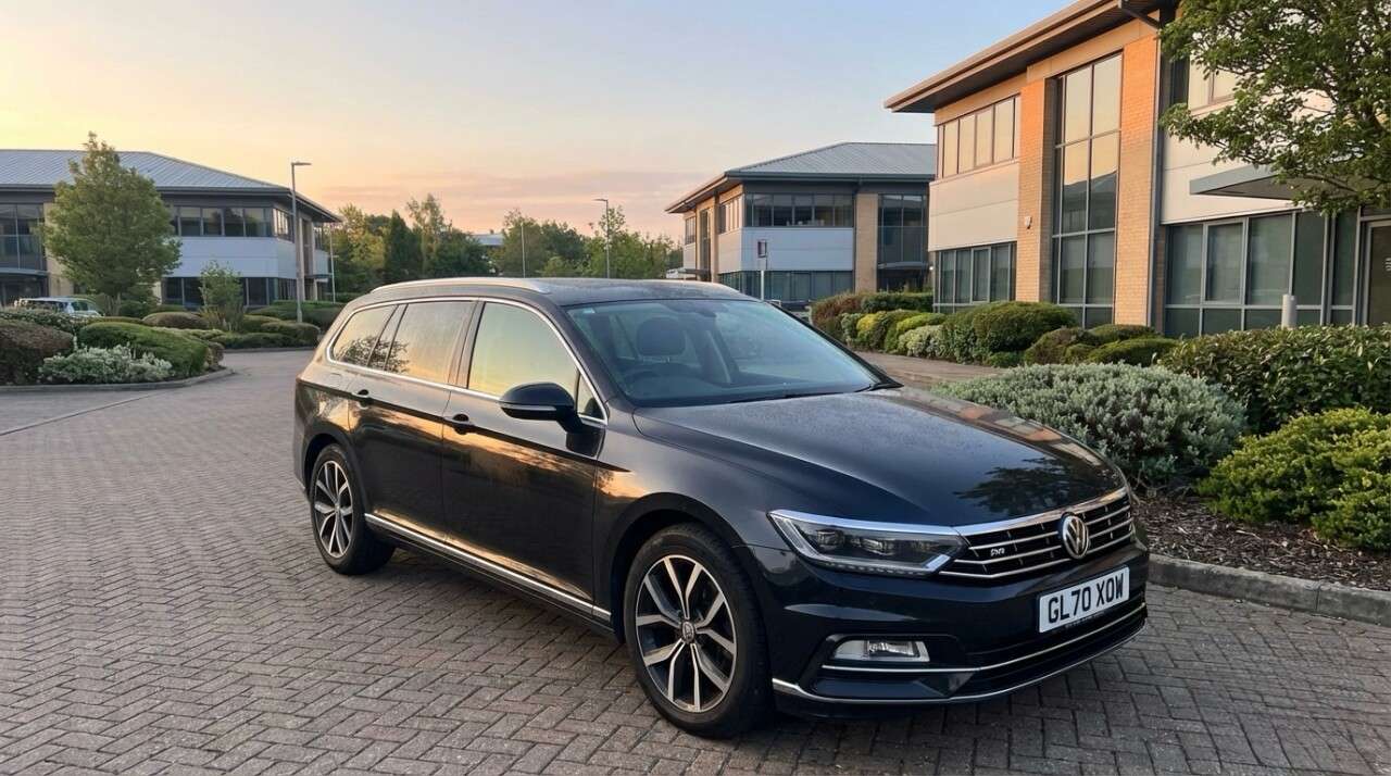 A 2020 VOLKSWAGEN PASSAT 2.0 TDI EVO SEL Estate 5dr Diesel DSG Euro 6 (s/s) (150 ps) A 2020 VOLKSWAGEN PASSAT 2.0 TDI EVO SEL Estate 5dr Diesel DSG Euro 6 (s/s) (150 ps)
