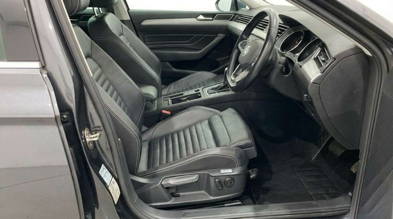 A 2020 VOLKSWAGEN PASSAT 2.0 TDI EVO SEL Estate 5dr Diesel DSG Euro 6 (s/s) (150 ps) A 2020 VOLKSWAGEN PASSAT 2.0 TDI EVO SEL Estate 5dr Diesel DSG Euro 6 (s/s) (150 ps)