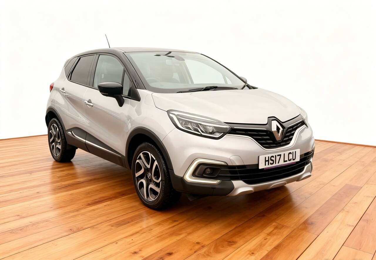 A 2017 RENAULT CAPTUR 0.9 TCe ENERGY Dynamique S Nav SUV 5dr Petrol Manual Euro 6 (s/s) (90 ps) A 2017 RENAULT CAPTUR 0.9 TCe ENERGY Dynamique S Nav SUV 5dr Petrol Manual Euro 6 (s/s) (90 ps)