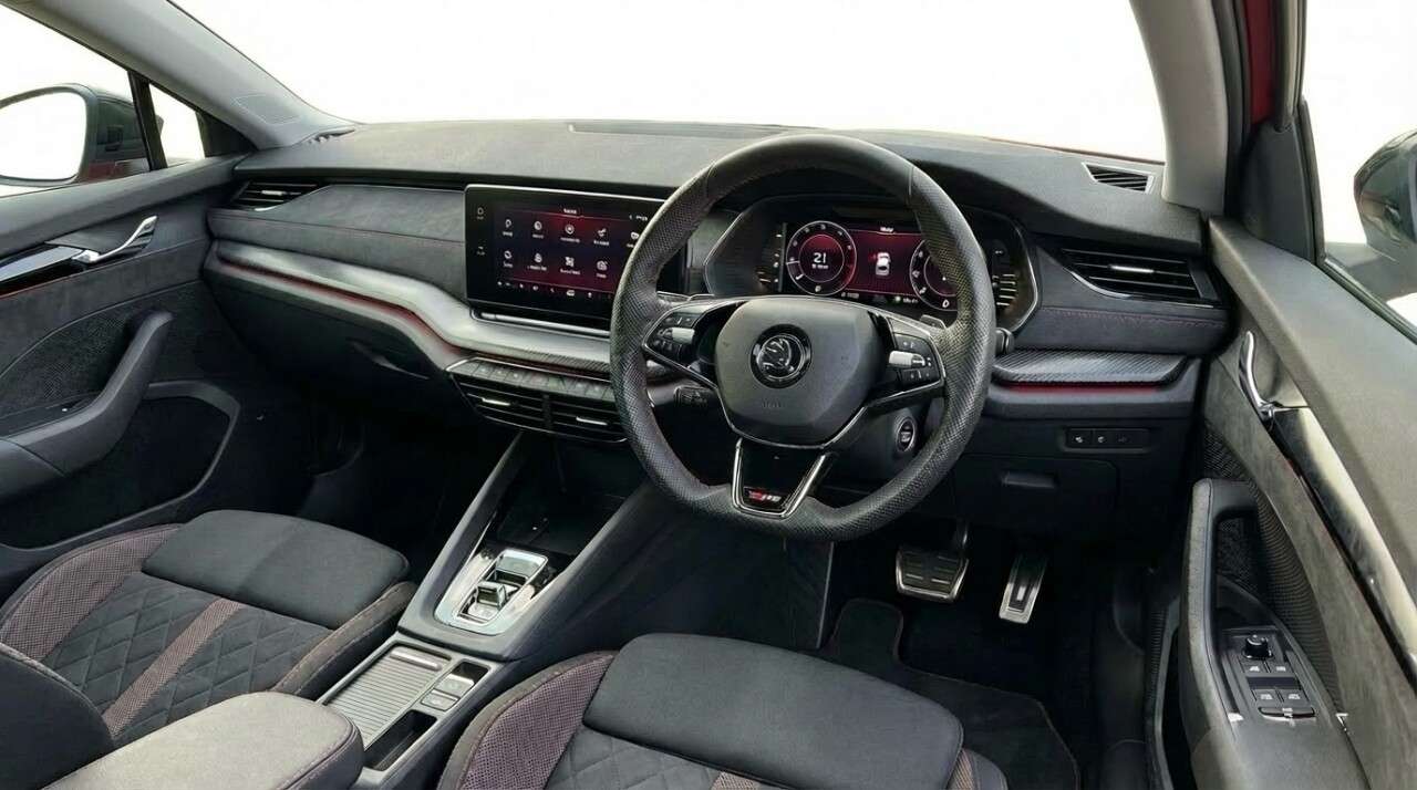 A 2021 SKODA OCTAVIA 2.0 TDI vRS Estate 5dr Diesel DSG 4WD Euro 6 (s/s) (200 ps) A 2021 SKODA OCTAVIA 2.0 TDI vRS Estate 5dr Diesel DSG 4WD Euro 6 (s/s) (200 ps)