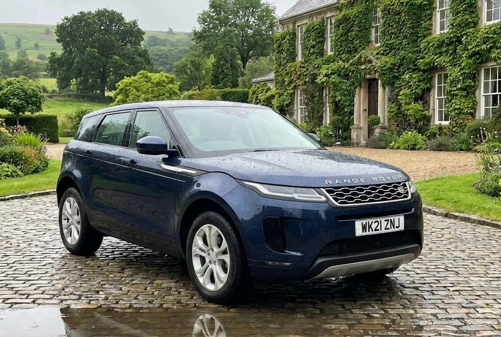 A 2021 LAND ROVER RANGE ROVER EVOQUE 1.5 P300e 12.2kWh S SUV 5dr Petrol Plug-in Hybrid Auto 4WD Euro 6 (s/s) (30 A 2021 LAND ROVER RANGE ROVER EVOQUE 1.5 P300e 12.2kWh S SUV 5dr Petrol Plug-in Hybrid Auto 4WD Euro 6 (s/s) (30