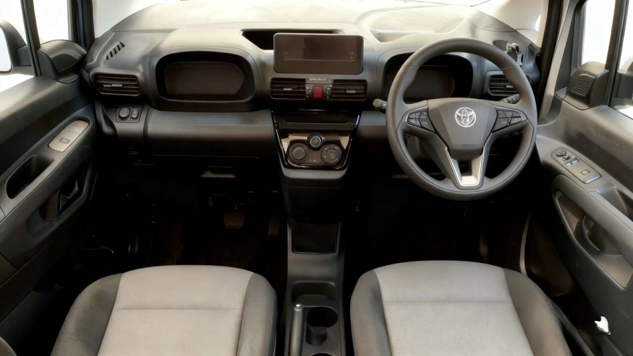 A 2020 VAUXHALL COMBO LIFE 1.5 Turbo D BlueInjection Design MPV 5dr Diesel Manual Euro 6 (s/s) (100 ps A 2020 VAUXHALL COMBO LIFE 1.5 Turbo D BlueInjection Design MPV 5dr Diesel Manual Euro 6 (s/s) (100 ps