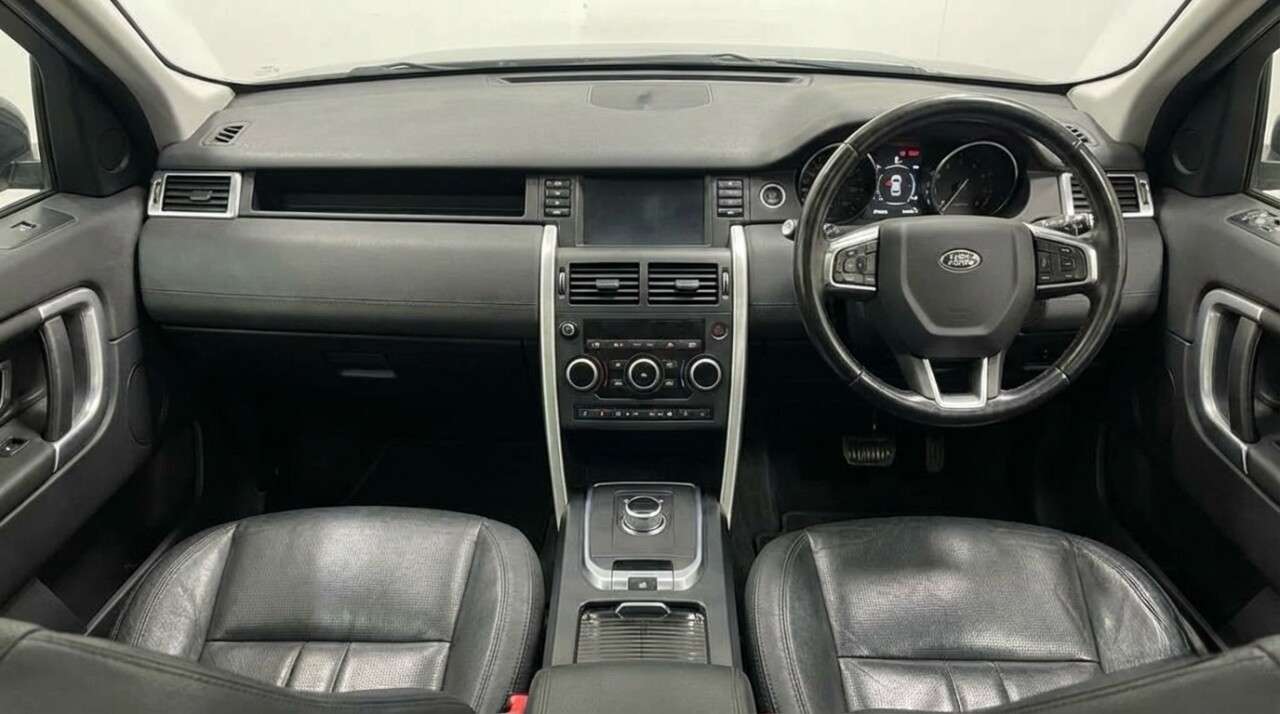 A 2018 LAND ROVER DISCOVERY SPORT 2.0 Si4 HSE SUV 5dr Petrol Auto 4WD Euro 6 (s/s) (240 ps) A 2018 LAND ROVER DISCOVERY SPORT 2.0 Si4 HSE SUV 5dr Petrol Auto 4WD Euro 6 (s/s) (240 ps)