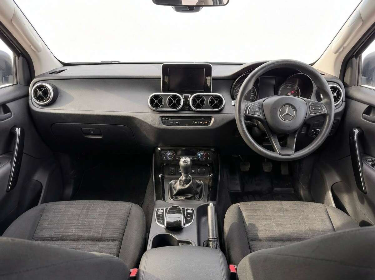 A 2018 MERCEDES-BENZ X CLASS 2.3 CDI Pure Pickup Double Cab 4dr Diesel 4MATIC Euro 6 (190 ps) A 2018 MERCEDES-BENZ X CLASS 2.3 CDI Pure Pickup Double Cab 4dr Diesel 4MATIC Euro 6 (190 ps)