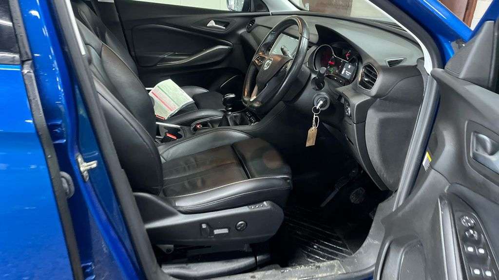 A 2021 VAUXHALL GRANDLAND X 1.2 Turbo Elite Nav SUV 5dr Petrol Manual 6Spd Euro 6 (s/s) (130 ps) A 2021 VAUXHALL GRANDLAND X 1.2 Turbo Elite Nav SUV 5dr Petrol Manual 6Spd Euro 6 (s/s) (130 ps)