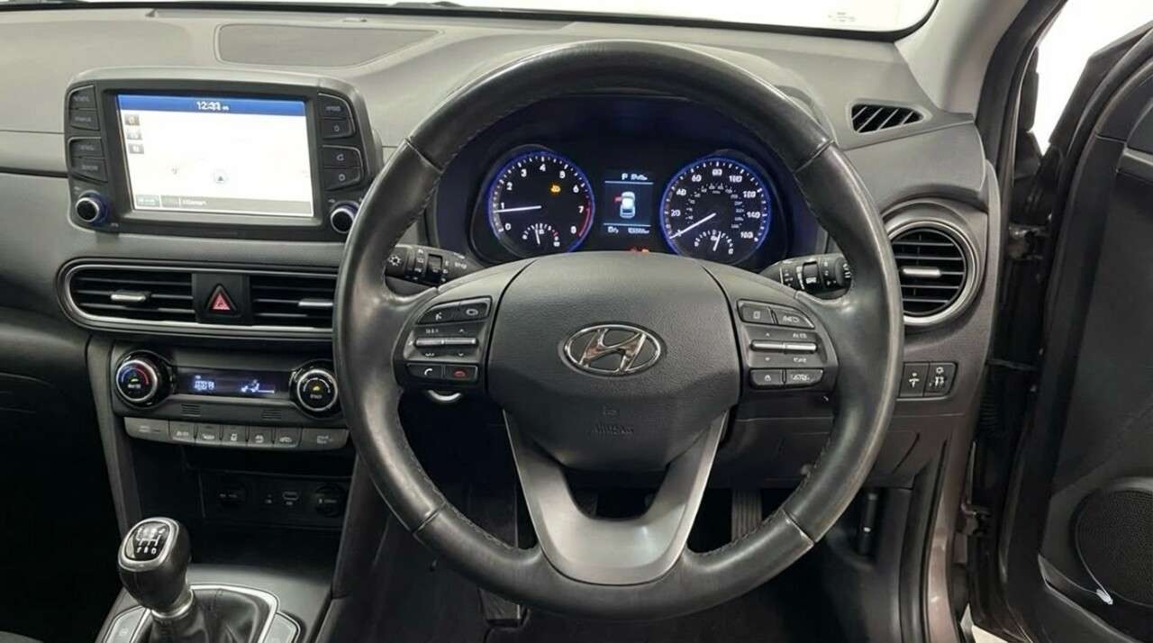 A 2018 HYUNDAI KONA 1.0 T-GDi Blue Drive Premium SUV 5dr Petrol Manual Euro 6 (s/s) (120 ps) A 2018 HYUNDAI KONA 1.0 T-GDi Blue Drive Premium SUV 5dr Petrol Manual Euro 6 (s/s) (120 ps)