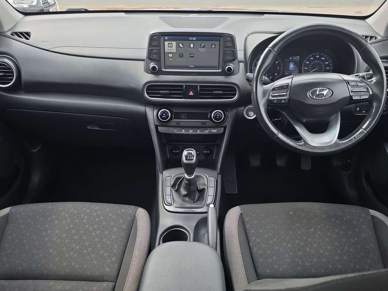 A 2018 HYUNDAI KONA 1.0 T-GDi Blue Drive Premium SUV 5dr Petrol Manual Euro 6 (s/s) (120 ps) A 2018 HYUNDAI KONA 1.0 T-GDi Blue Drive Premium SUV 5dr Petrol Manual Euro 6 (s/s) (120 ps)