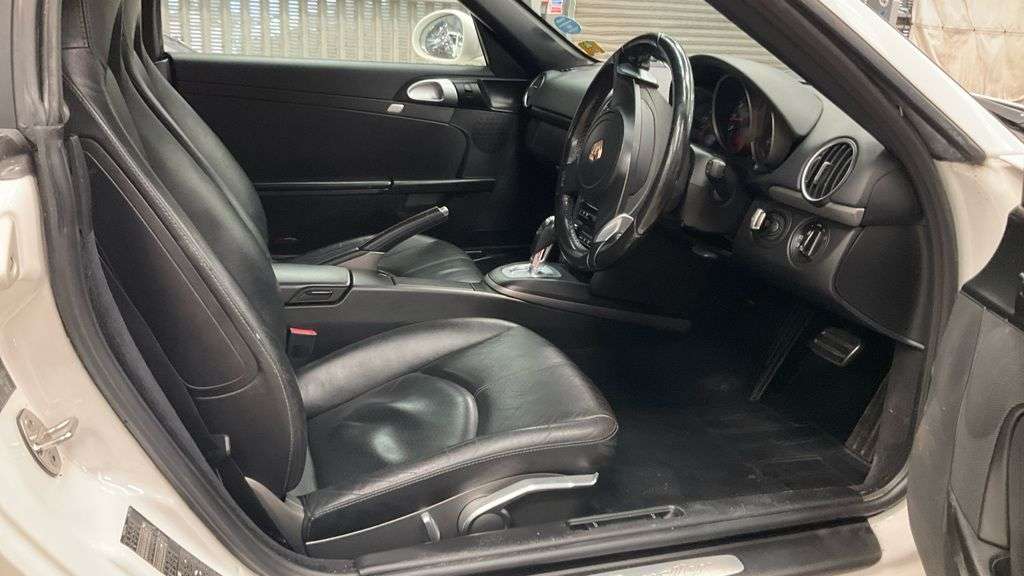 A 2011 PORSCHE BOXSTER 2.9 987 Convertible 2dr Petrol PDK (214 g/km, 255 bhp) A 2011 PORSCHE BOXSTER 2.9 987 Convertible 2dr Petrol PDK (214 g/km, 255 bhp)