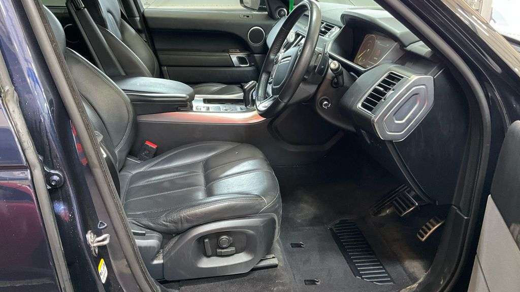 A 2016 LAND ROVER RANGE ROVER SPORT 3.0 SD V6 HSE Dynamic SUV 5dr Diesel Auto 4WD Euro 6 (s/s) (306 ps) Pan Roo A 2016 LAND ROVER RANGE ROVER SPORT 3.0 SD V6 HSE Dynamic SUV 5dr Diesel Auto 4WD Euro 6 (s/s) (306 ps) Pan Roo